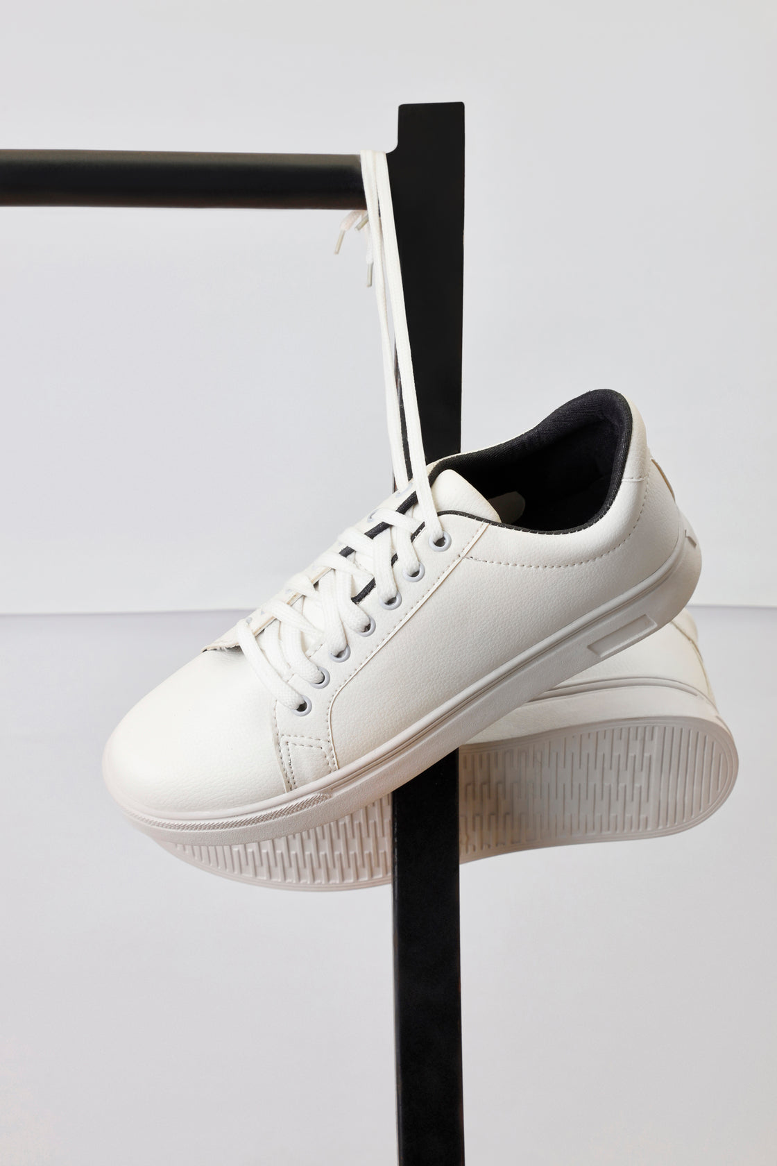 Basic White Sneaker BC2