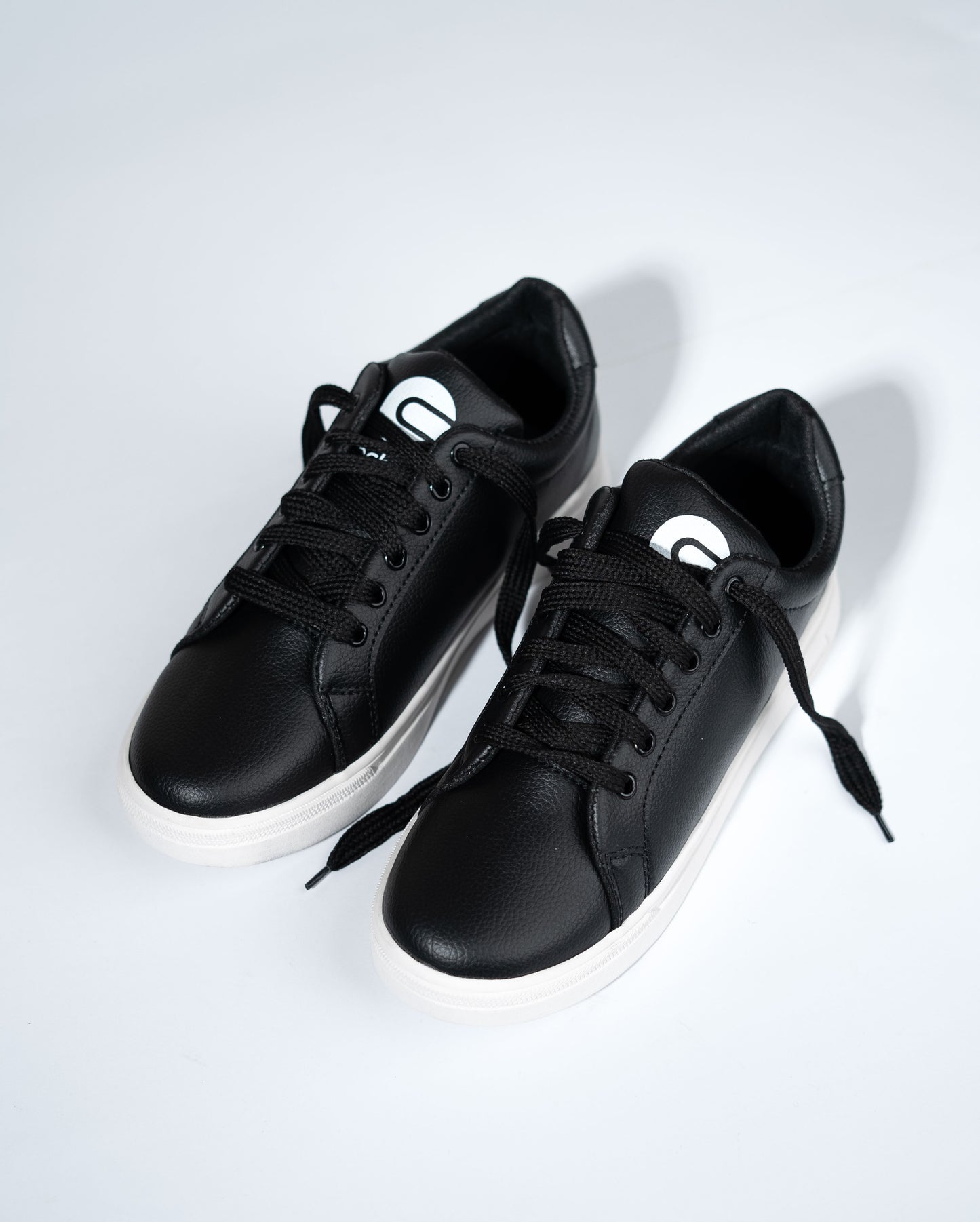 Basic Black Sneaker BC1