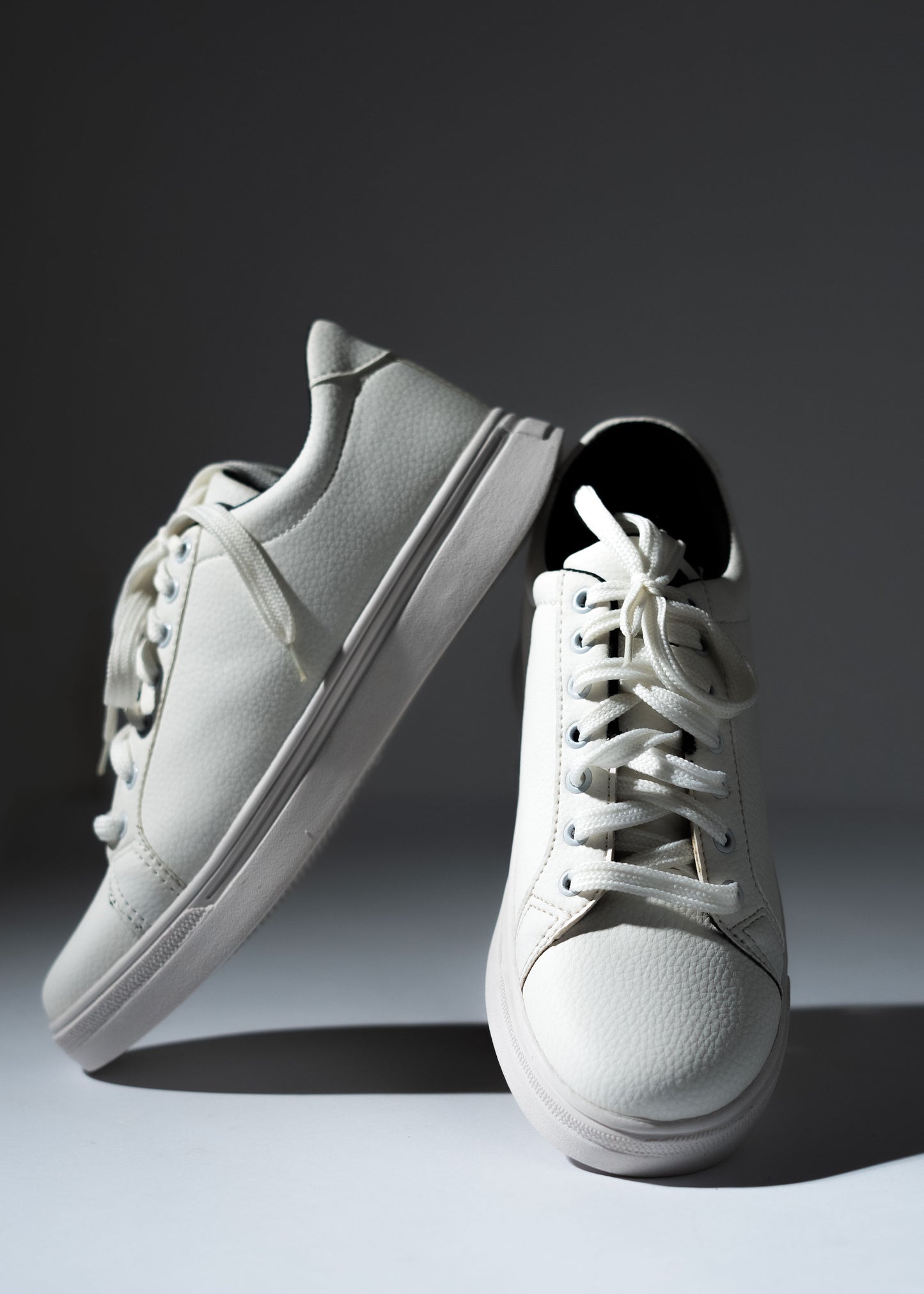 Basic White Sneaker BC2
