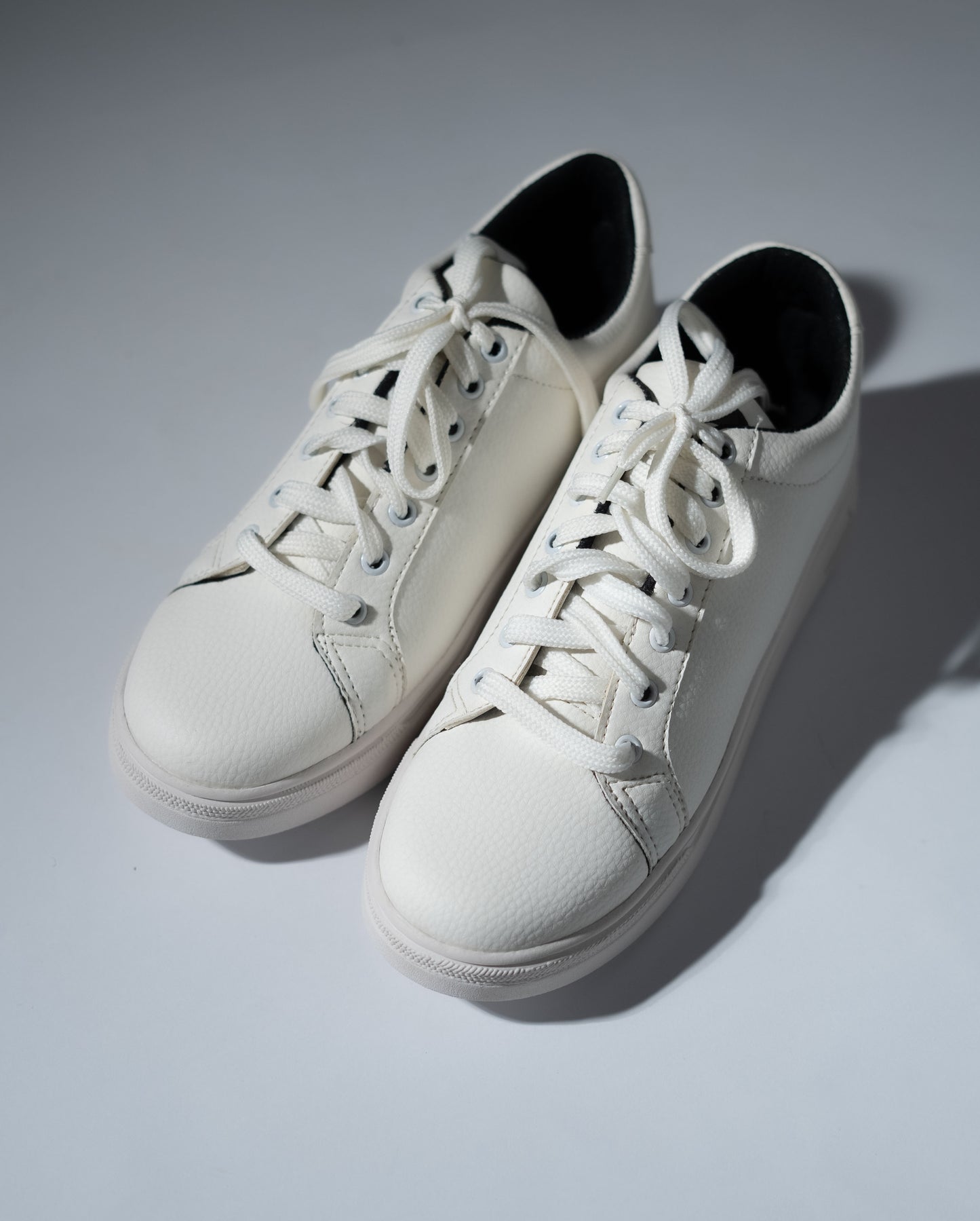 Basic White Sneaker BC2