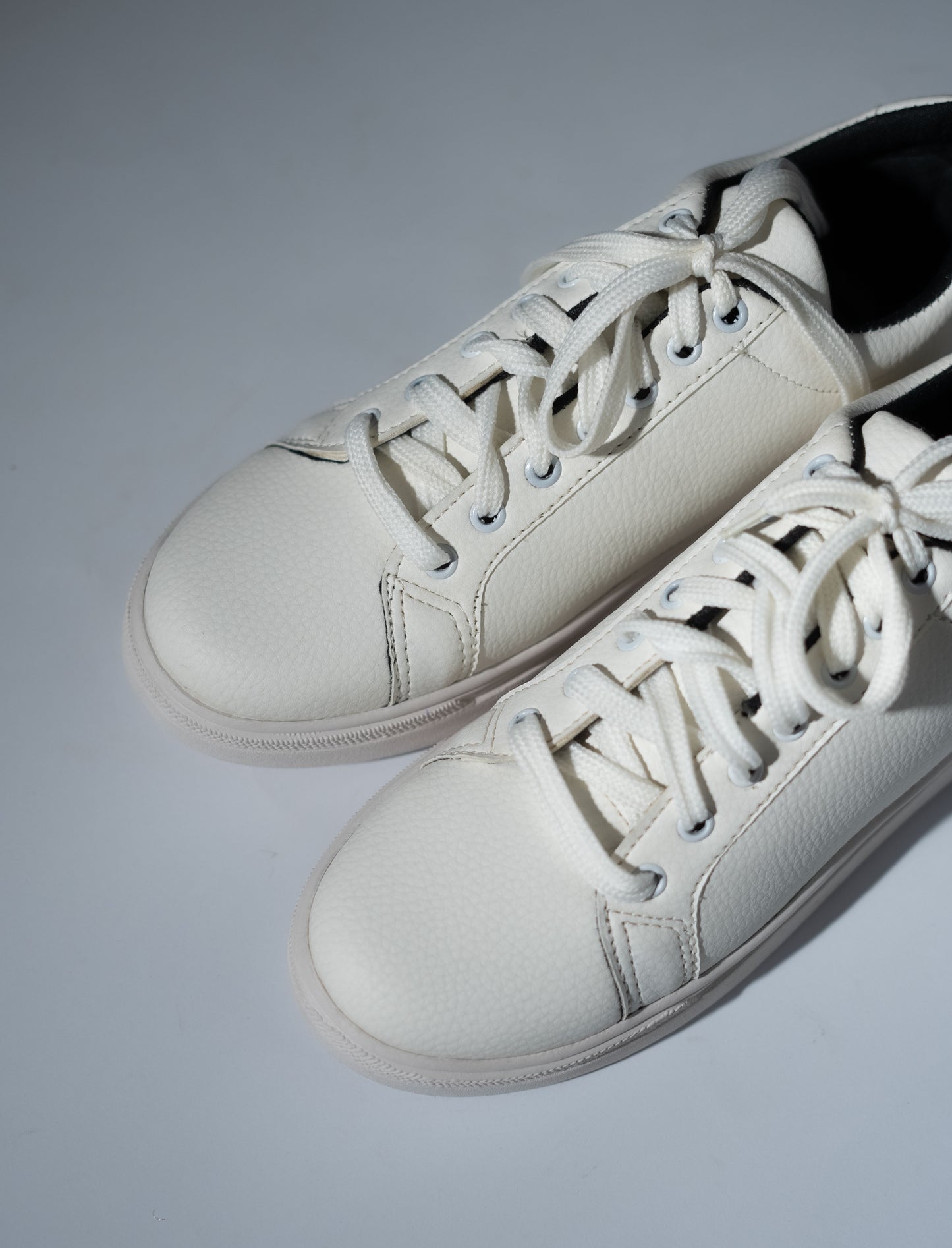 Basic White Sneaker BC2
