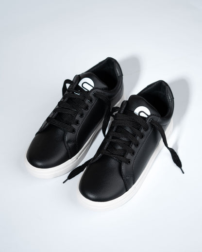 Basic Black Sneaker BC1