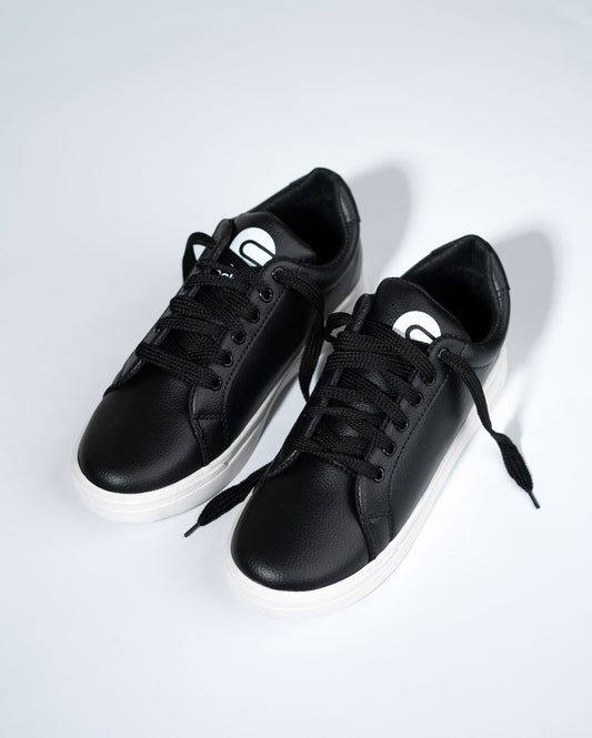 Basic Black Sneaker BC1