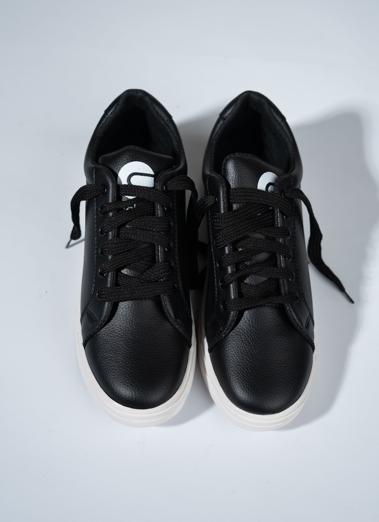 Basic Black Sneaker BC1