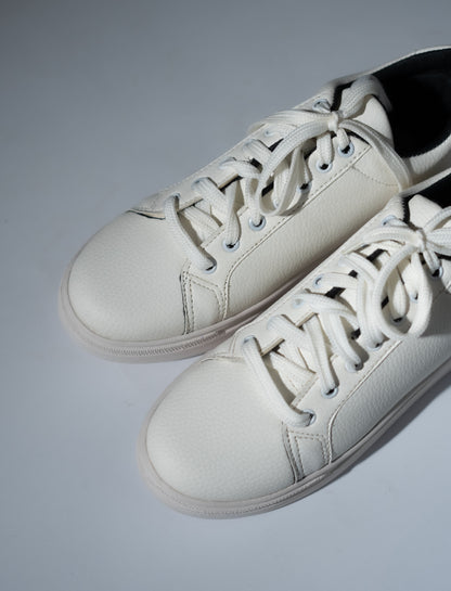 Basic White Sneaker BC2