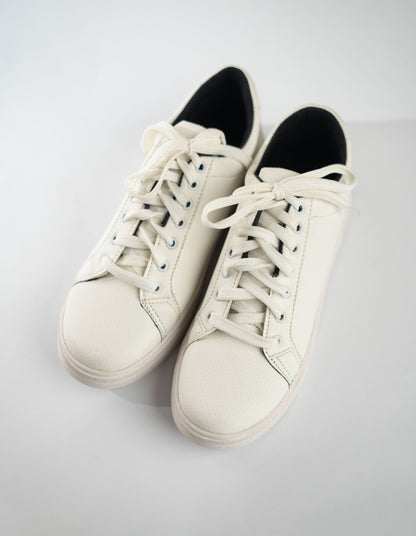 Basic White Sneaker BC2