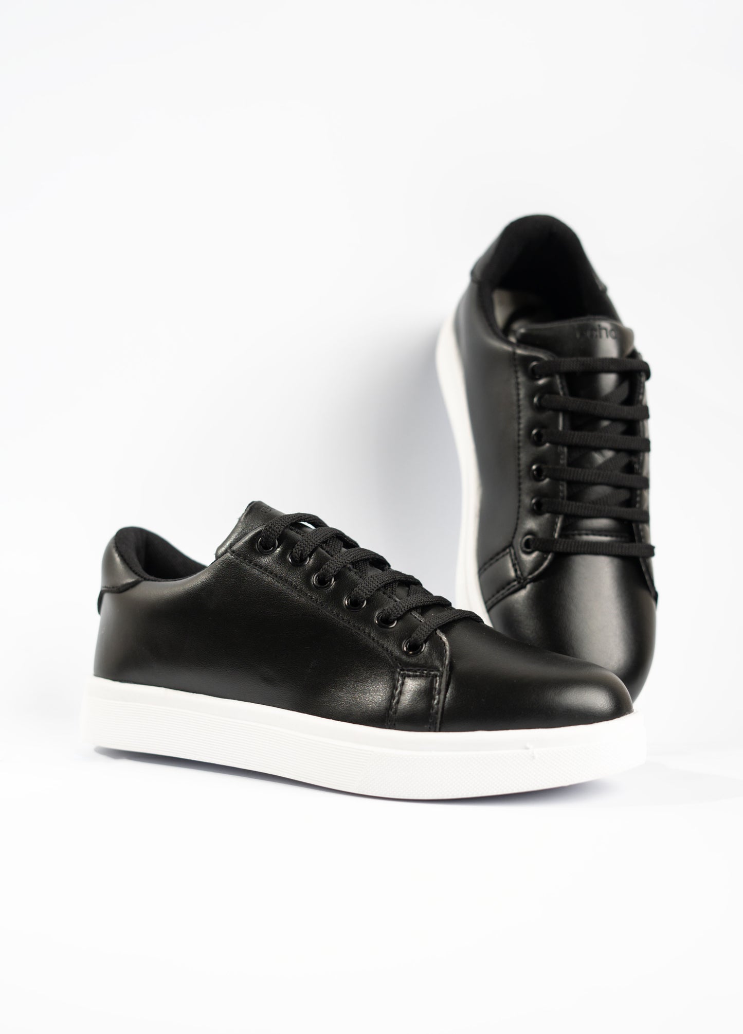 Semi Formal Black Sneaker